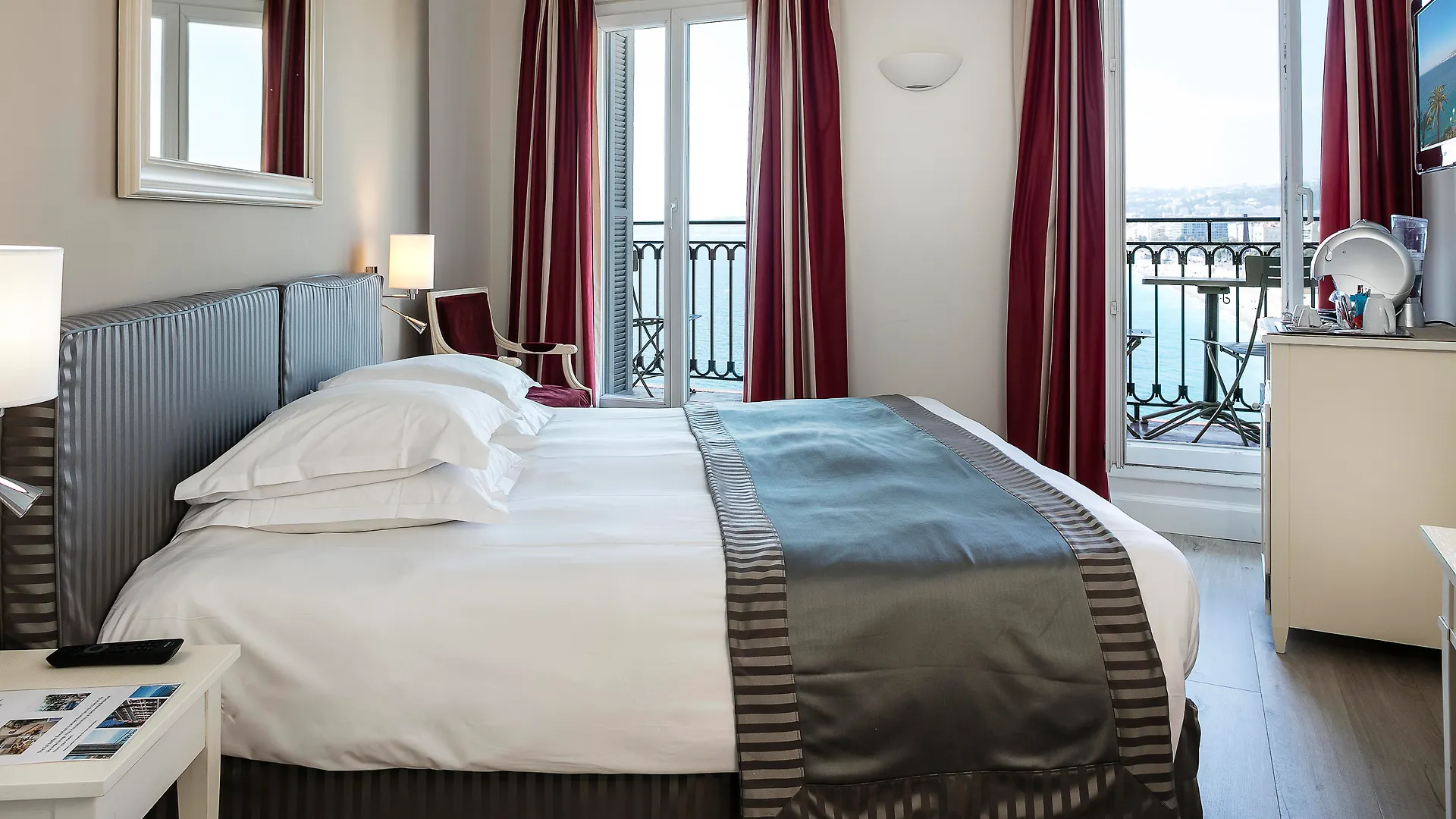 Hotel Suisse Nice 4*,  France