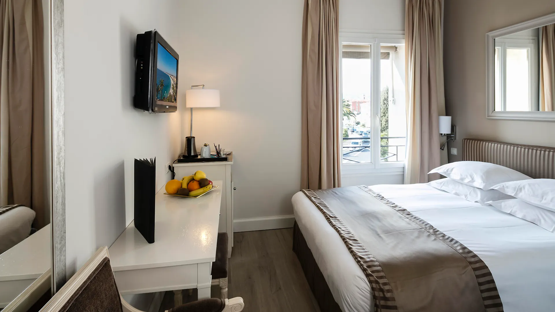 Hotel Suisse Nice 4*,  France